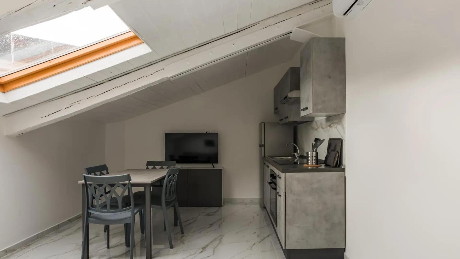 Mansarde Bella Napoli Apartment Italy