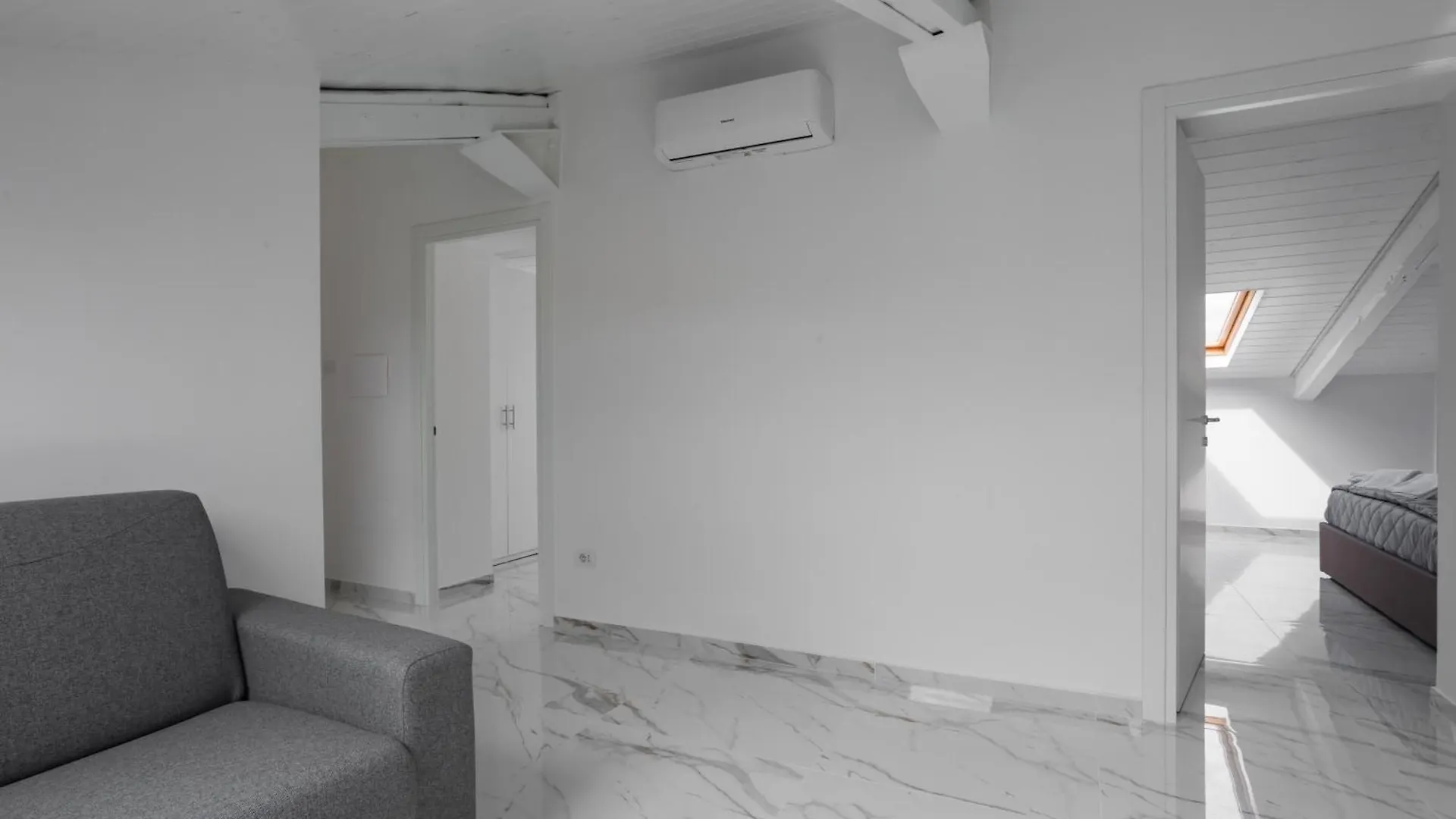 Mansarde Bella Napoli Apartment 0*, Naples